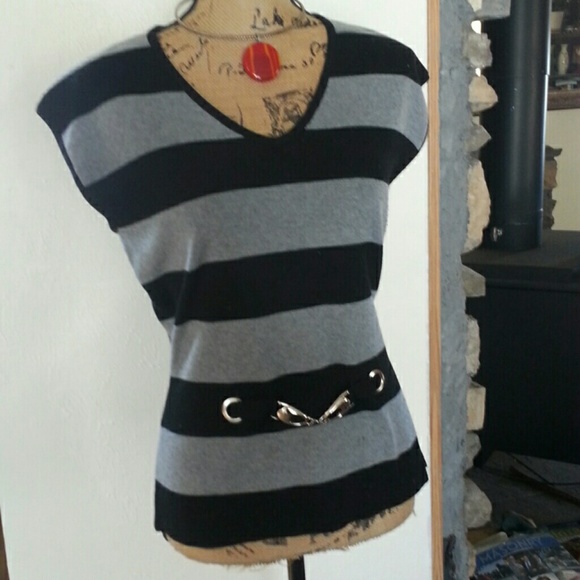 unknown Tops - Cap sleeved v-neck sweater Large